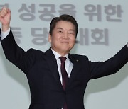 “I Will Not Use the Expression ‘Yoon’s Key Aides’ and the ‘Yoon-Ahn Union,’” Ahn Cheol-soo Cancels His Schedules Following Conflict with the Presidential Office