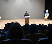 최민호 세종시장 "울트라 세종" 언급…공직자 변화·혁신 강조