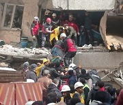 강진 강타한 튀르키예·시리아 사망자 1400명 육박…추가 지진 덮쳐(종합)