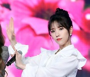 러블리즈 출신 진, '아이돌 연애법' 폭로했다 사과 "생각 짧았다"