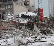 국제유가 1% 반등…터키 지진에 남부 석유터미널 중단