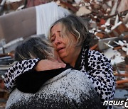 튀르키예·시리아 지진 사망자 4800명 넘어