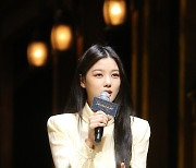 '데뷔 20주년' 비올라로 변신한 배우 김유정