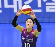 [포토]김연경, 오버 핸드로 가볍게!