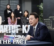 '대전 혁신기업인' 만난 尹 "세계 무대서 역량 펼치도록 힘껏 지원"