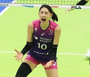 누구도 김연경을 막을 수 없다…흥국생명, 현대건설 3-0 완파