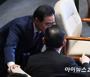 [포토]박홍근-주호영, '대화 나누는 양당 원내대표'