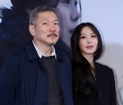 '8년째 불륜' 홍상수·김민희, 동반 베를린行