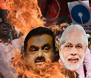 “아다니 철저 조사하라” 거리로 나선 인도 야당···모디까지 향하는 비판