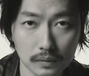 [Herald Interview] Lee Dong-hwi adds realism to unlikely scenario