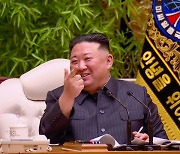 김정은, 36일 만에 공개석상 나와 “전쟁준비태세 엄격히 완비”