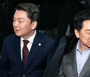"우파 가장한 좌파" vs "생트집"… 김기현·안철수, 이번엔 '사상' 논쟁
