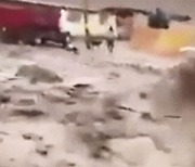 주택가 삼킨 흙탕물…페루에서 산사태로 30여 명 사상