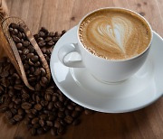 “특정 유전자 보유자, 커피 지나치게 마시면 신장 질환 위험↑”