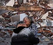 [사설] 수천명 사망 튀르키예 지진 참사에 인류애 보일 때다
