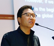 이수만 “SM엔터의 카카오 지분 매각 위법”…법적 대응 예고