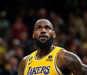 르브론, NBA 최다 득점 대기록까지 -36점…OKC전 출전할까?