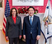 해리스 美 부통령 "한국인 친인척 있다…한인과 한 가족"