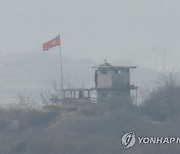 초소 근무중인 북한군