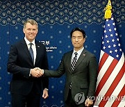 미 사이버안보 담당 특임대사 만난 조현우 국제안보대사