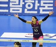 환호하는 김연경