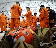 출국 앞둔 구조대원들