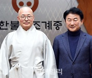 [포토]김동근 의정부시장, 조계종 총무원장과 불교문화 발전 논의