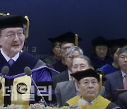 유홍림 신임 총장 “서울대, 대전환 시대 대응…일대 혁신 필요”