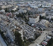 튀르키예 지진 사망자 10만명 넘길 수도…경제 타격 GDP 최대 6%