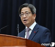 현직 판사 "김명수, 약속 어기고 대법관 인선 개입" 주장