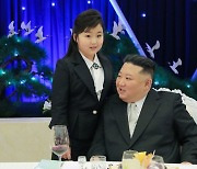 '김정은 딸' 작정하고 띄우는 北…'후계자설' 재점화