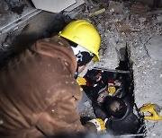 대지진 참사 비극 어디까지…“튀르키예·시리아 사망자 1만1200명 육박”