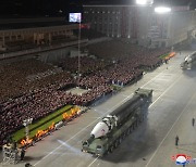 북한 ‘인민군 창설 75주년’ 야간열병식 실시…신무기 대거 공개 가능성