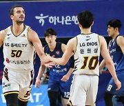 '마레이 27점' LG, 가스공사 또 제압…시즌 5전 전승