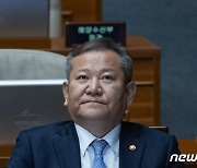 '실세 장관' 이상민, 직무정지...'사상 첫' 국무위원 탄핵소추