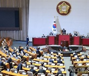 [머니S포토] 이상민 행안부 장관 탄핵소추안 가결…'헌정사상 첫 장관 탄핵'