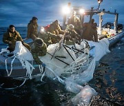 미 해군, 격추된 ‘中정찰풍선’ 해상에서 수거…현장사진 공개
