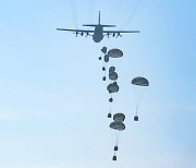 공군, 대량화물 투하훈련