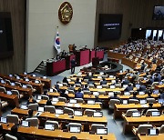 '이상민 탄핵안' 본회의 통과…"의회 폭거" "국회 책무"