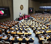 '이상민 탄핵안' 본회의 통과…"의회 폭거" "국회 책무"
