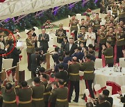 북한 '건군절' 열병식…김정은, 군 장성과 기념연회