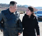 [속보] 김정은 “우리 군대 세상 제일 강해”… 건군절 기념 인민군 숙소 방문