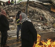 튀르키예·시리아 강진 사망자 8100명 넘었다...전문가 “골든타임 촉박”
