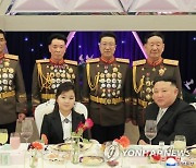 김주애 후계자설 재점화···北, '존경하는 자제분' 대놓고 띄우기