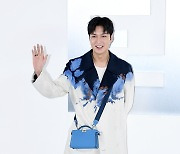 [T포토] 이민호 '근사한 인사'