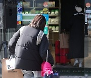 엔데믹에 외국인 돌아온다…명동 '활기'