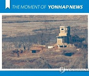 [모멘트] '북 건군절' 평소같은 북한군 초소