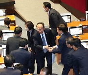 탄핵 소추안 투표에 참여한 권영세 장관과 추경호 장관
