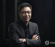 SM 경영권 분쟁 격화…급거 귀국한 이수만, 내달 주총 벼른다(종합)