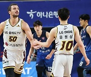 '마레이 27점' 프로농구 LG, 가스공사 또 제압…시즌 5전 전승